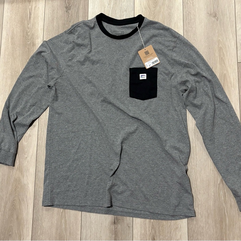 NWT Patagonia Men's Gray Long Sleeve Shirt with Black Pockets and Collar